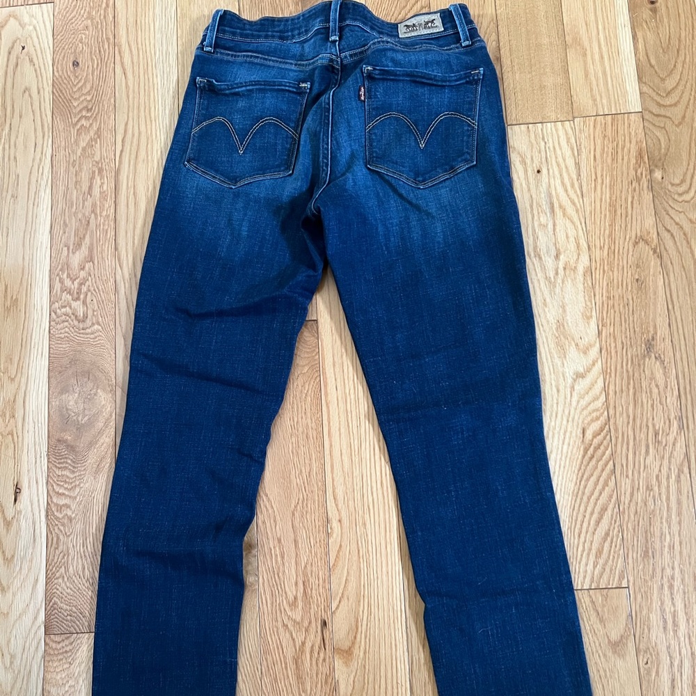 Levi jeans Mid Rise Skinny size 6 dark denim